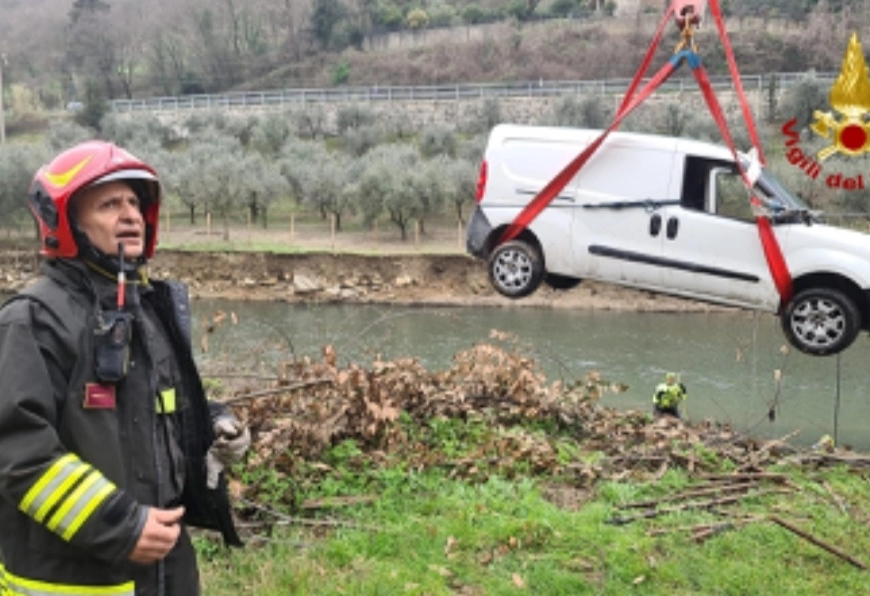 Vaiano furgone fuori strada